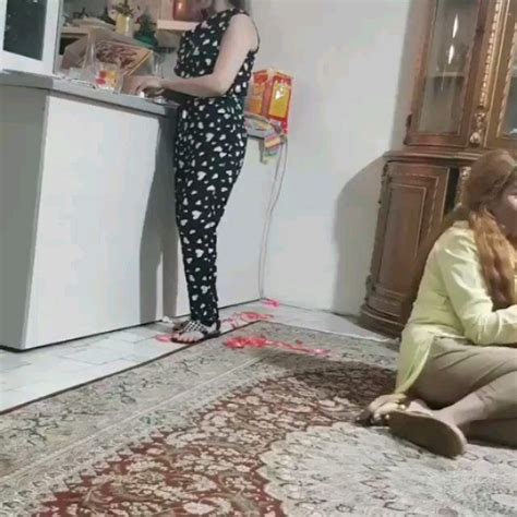 Horny girl fucks her pussy and cums. پاشیدن آب کس حشری ایرانی